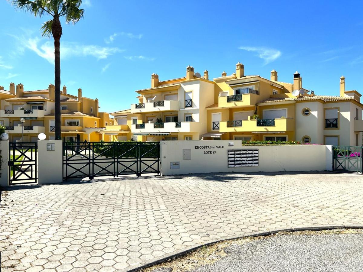 Albufeira Valley 2 With Pool By Homing Exterior foto